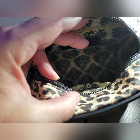 Ed Hardy Heart Skull Weekender Bag with Leopard Print - Picture 10 of 15